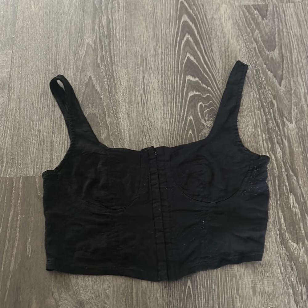 Black cropped tank